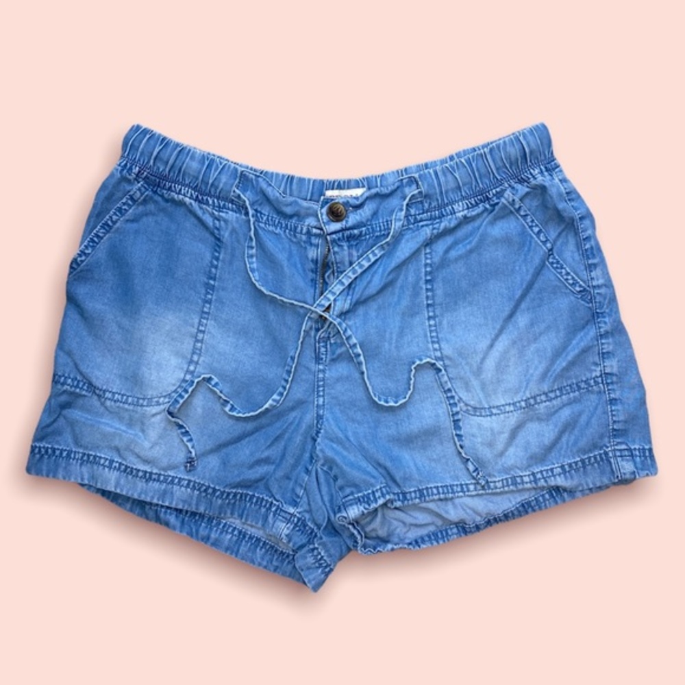 Drawstring and elastic waist women's shorts